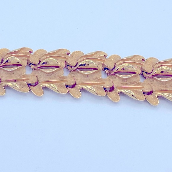 1950s Francois Coro Gold Plated Satin Finish Bracelet With Wide Textured Links - Picture 8 of 9